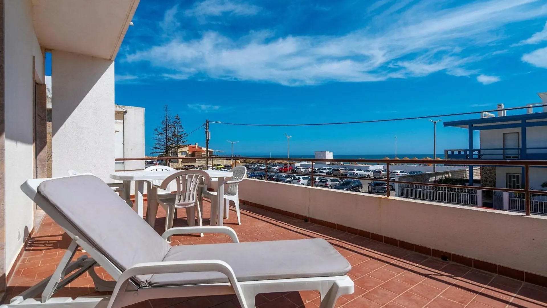 Sundance Beach House Faro 0*,