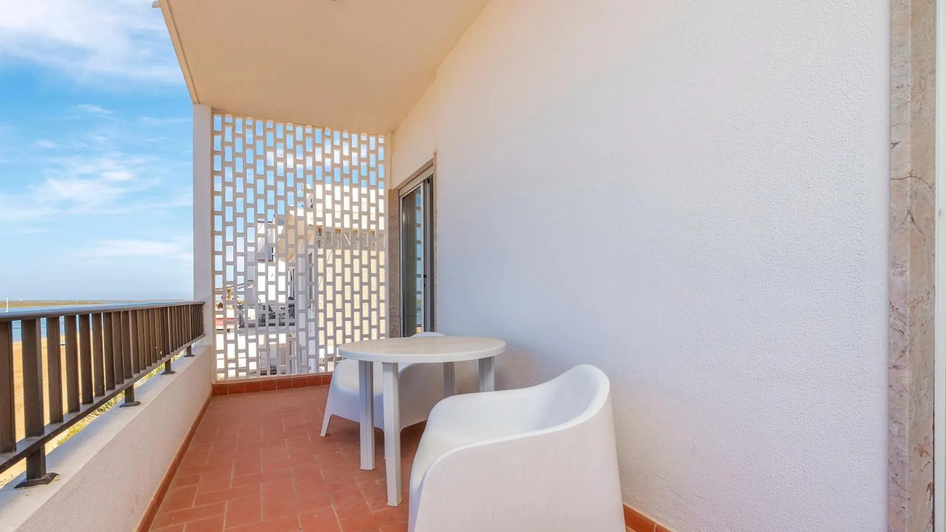Sundance Beach House Faro 0*,  Portugal
