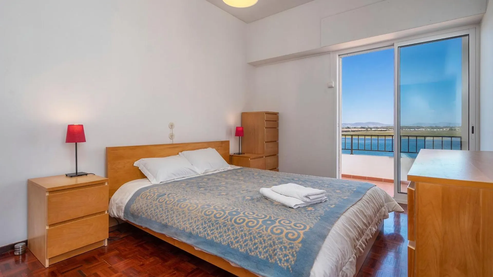 Sundance Beach House Faro 0*,